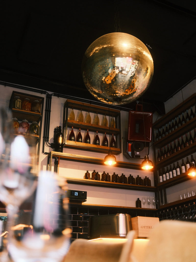  Funky Deli – Wein, Design &amp; High-Fidelity Sound
