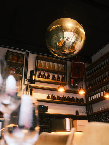  Funky Deli – Wein, Design &amp; High-Fidelity Sound
